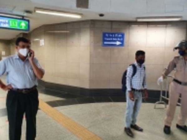 तापमान सामान्य न होने पर यात्री को रोका, तीसरी बार में मिली अनुमति